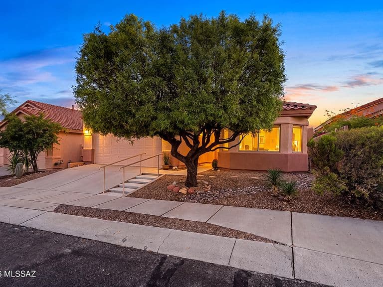 11167 N Desert Flower Dr photo 2