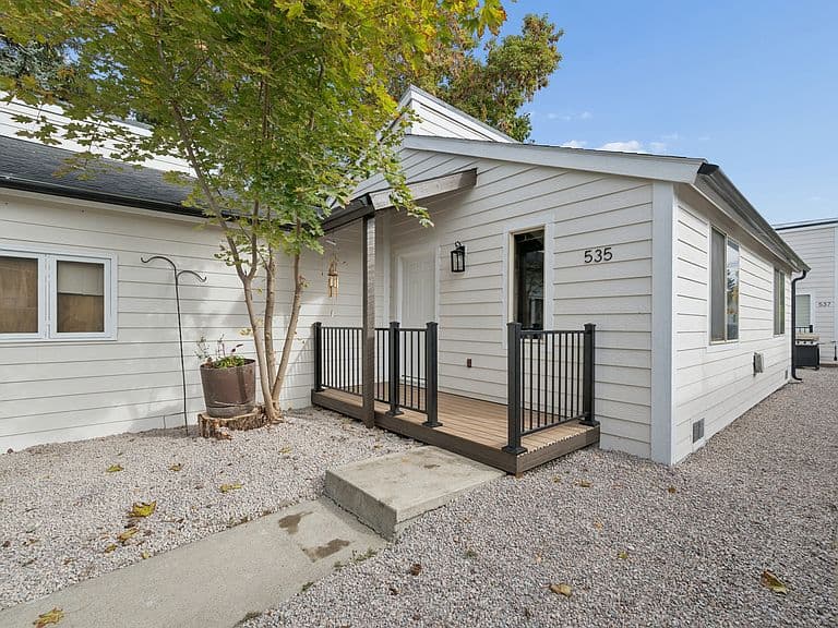 535/537 10th Ave W photo 5