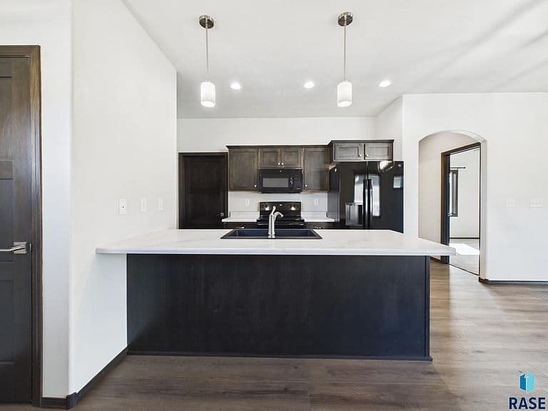 551 Ross St photo 3