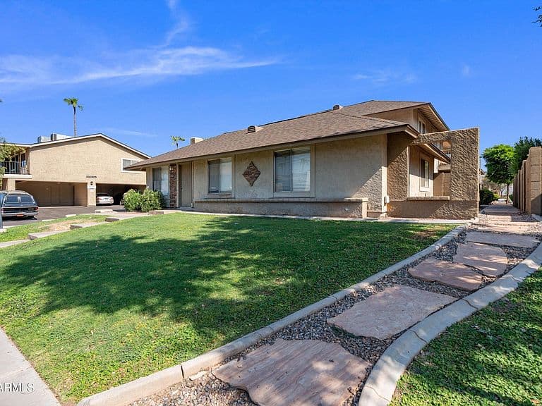8524 E BELLEVIEW Street photo 2