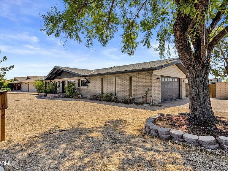 2409 E Inglewood Street photo 2