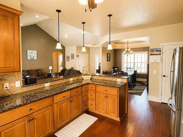 2325 Alexandra Cir photo 5