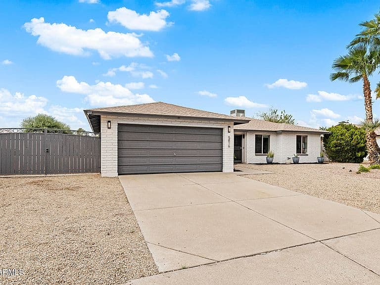 5816 E ACOMA Drive photo 4