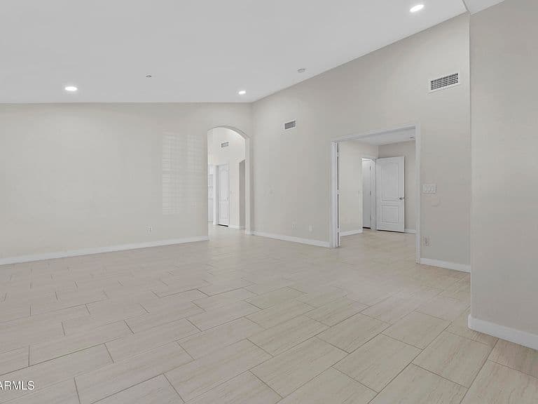 10001 W POTTER Drive photo 4