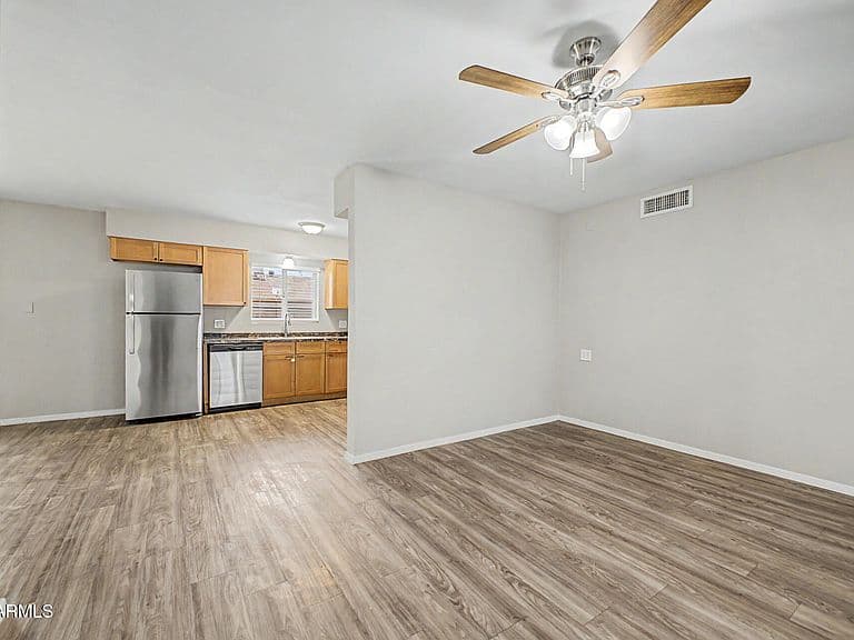 8102 W Heatherbrae Drive photo 5