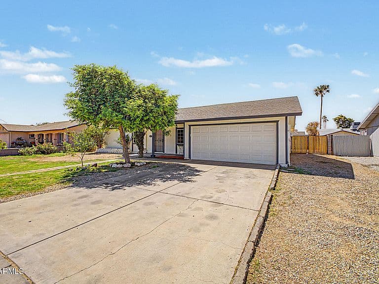 8621 W TURNEY Avenue photo 5