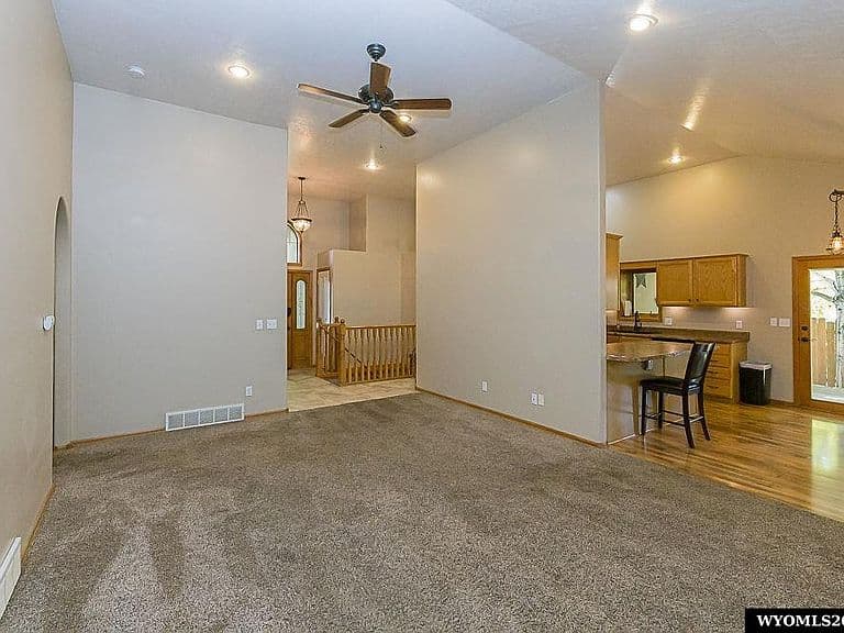 2426 Cripple Creek Dr photo 4