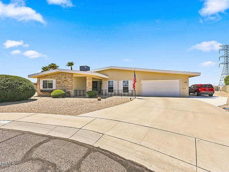 11137 W PALMERAS Drive photo 2