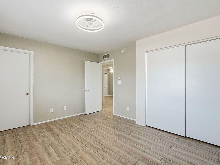 1205 E ONTARIO Court photo 4