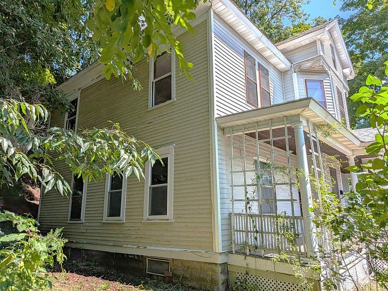 207 Elliot Street photo 4