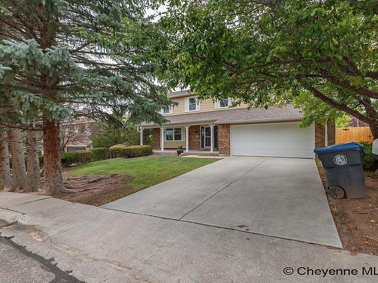 610 Shaun Ave photo 2