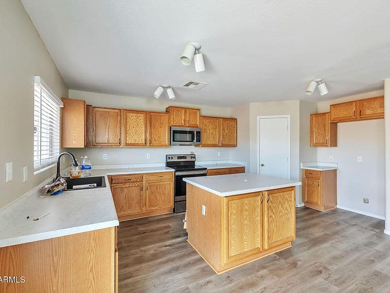 1292 S 222ND Lane photo 4