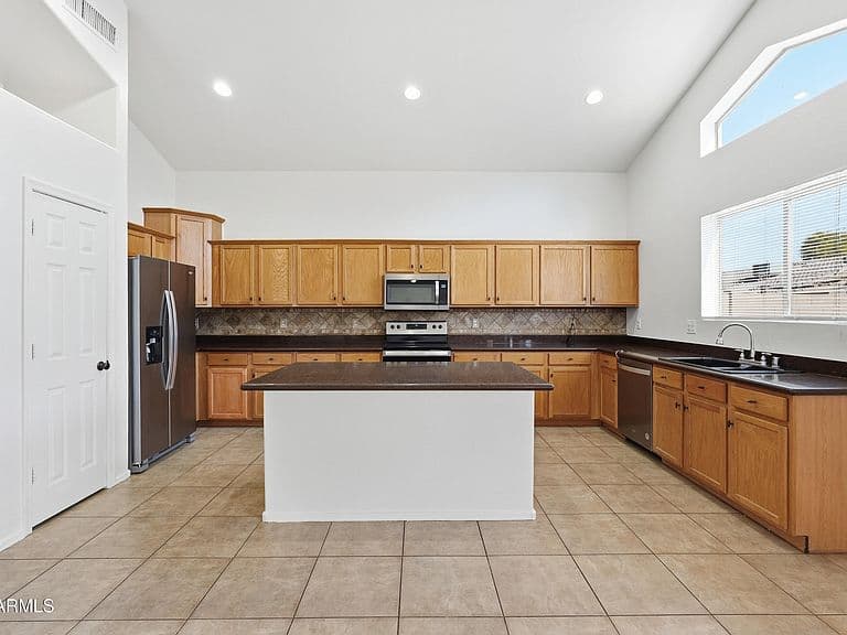 12801 W LISBON Lane photo 2