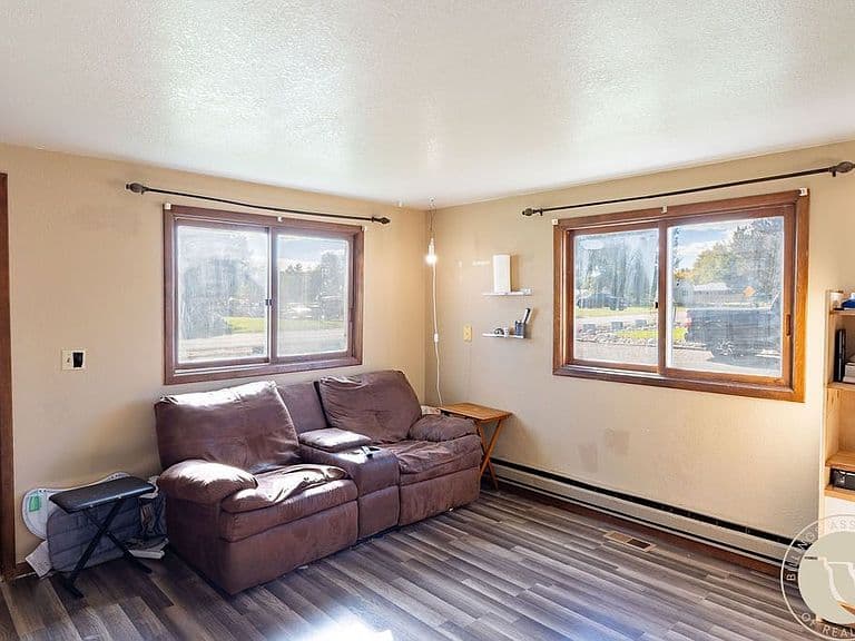 527 Judith Ln photo 3