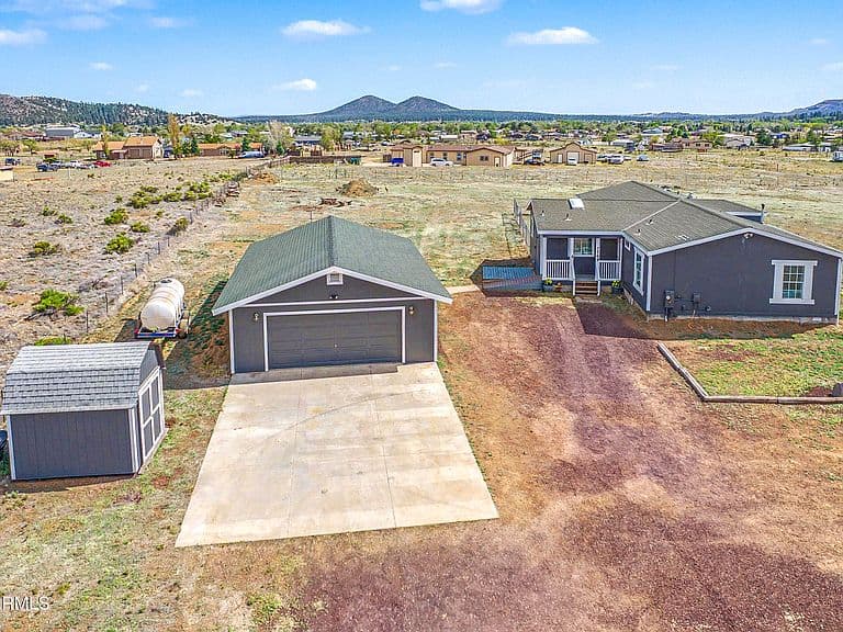7769 EMILY Way photo 3
