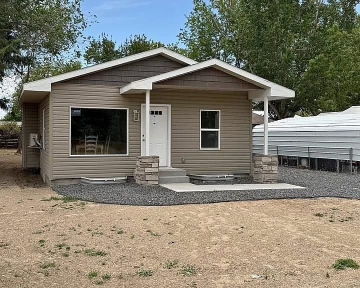 329 Lincoln St photo 2