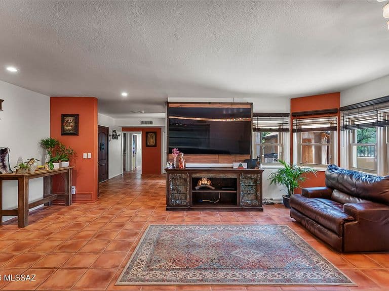 2302 Circulo De Anza photo 2