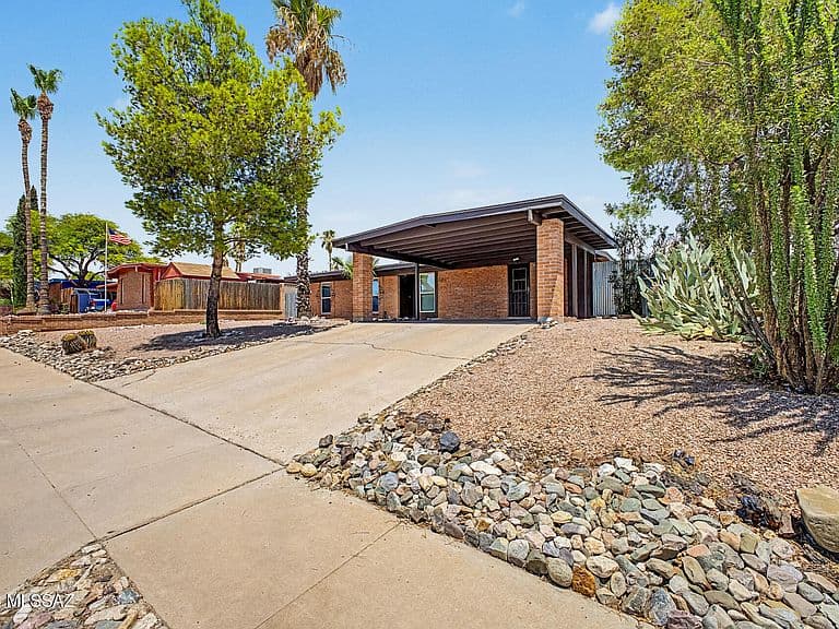 2131 S Deer Trail Cir photo 3