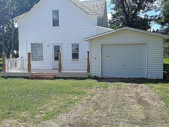 4409 Main St photo 2