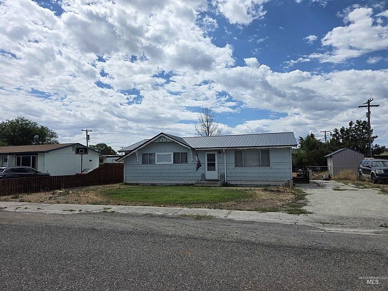 917 16th Dr photo 1