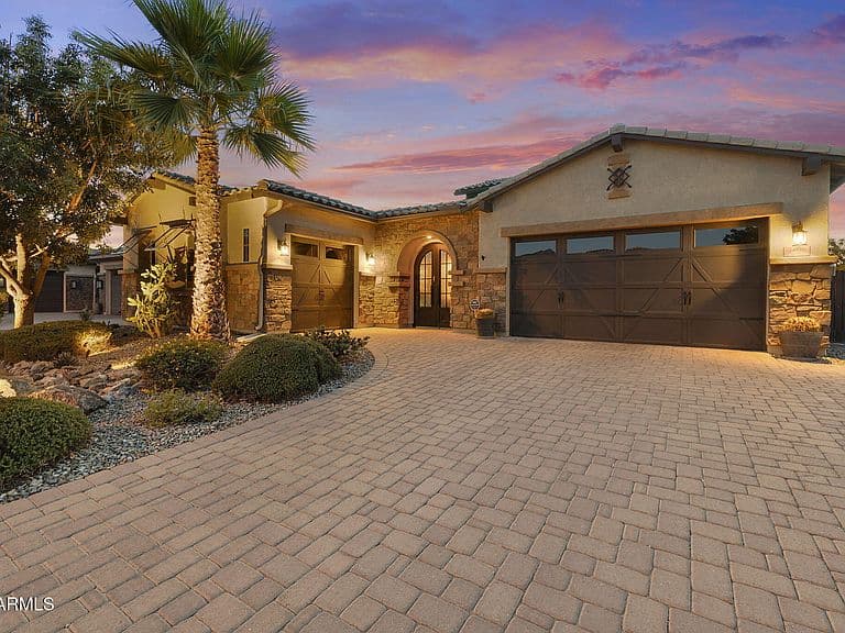 7606 S PENROSE Drive photo 2