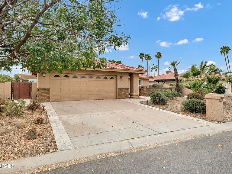 10013 E Watford Way photo 4