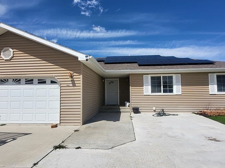 1527 Loch Tay Blvd photo 1