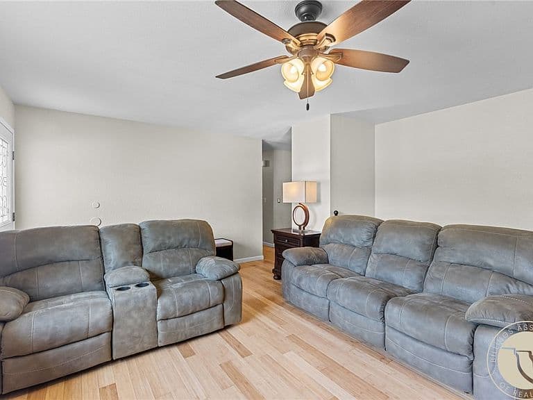 332 Caravan Ave photo 5