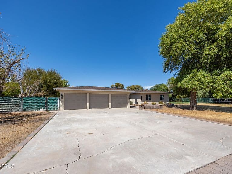 8018 W ACOMA Drive photo 2