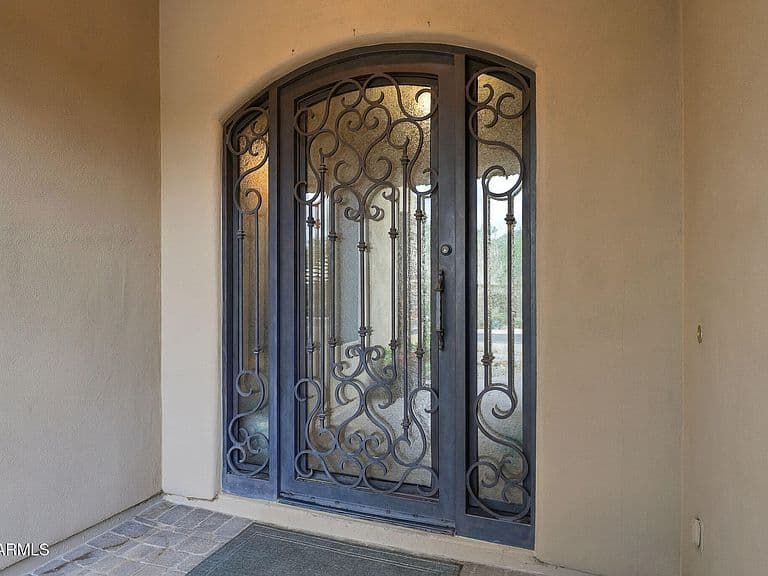 11378 E CAVEDALE Drive E photo 5