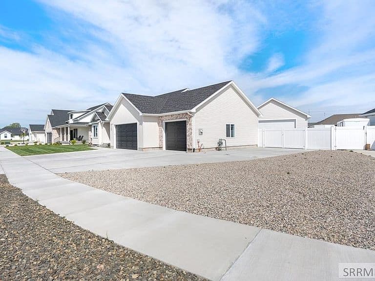 3149 Bergeson Dr photo 3