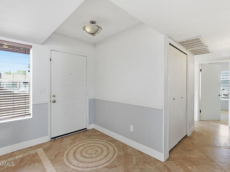 2202 E HAMPTON Avenue photo 3