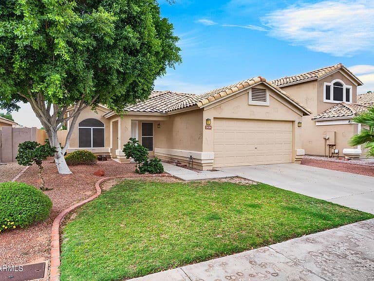 7439 W LOUISE Drive photo 3