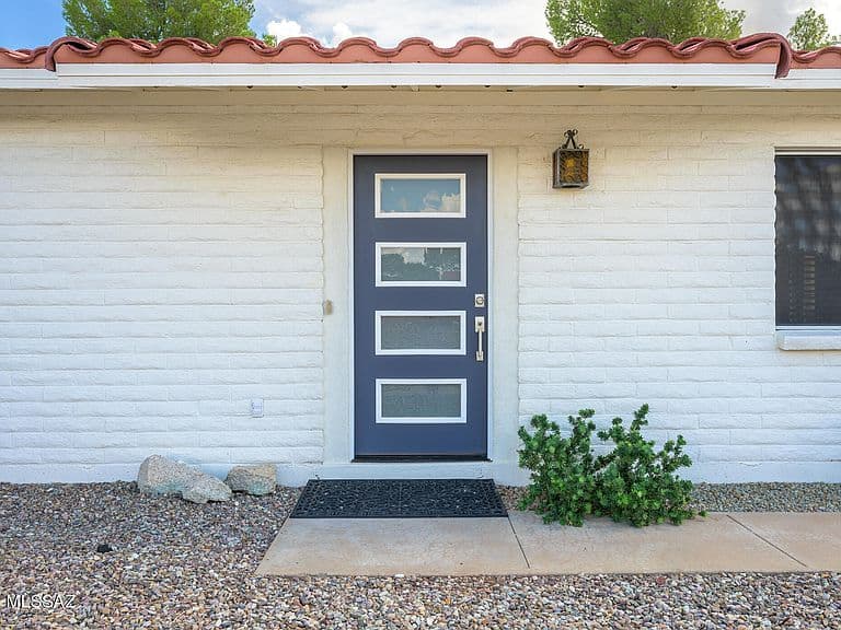 1541 S San Ray photo 5