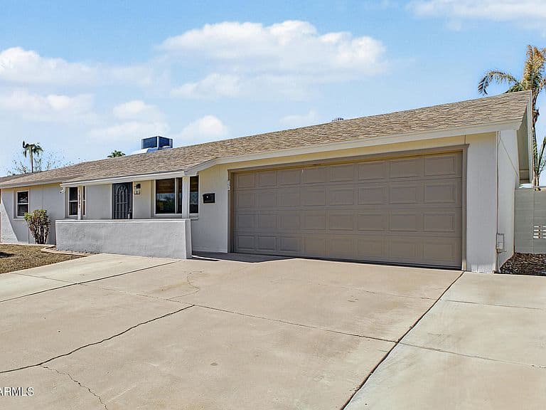 14008 N 37th Place photo 5