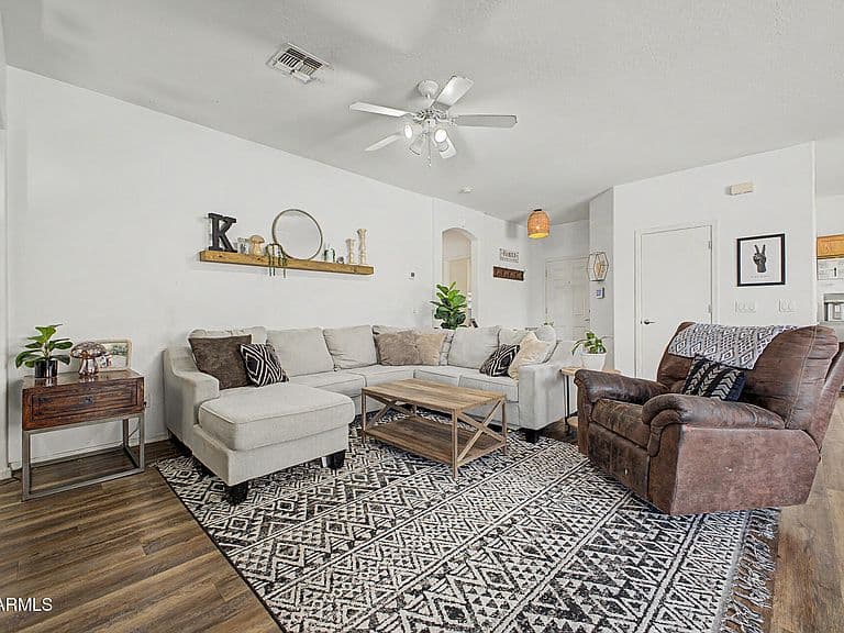 27928 N QUARTZ Drive photo 4