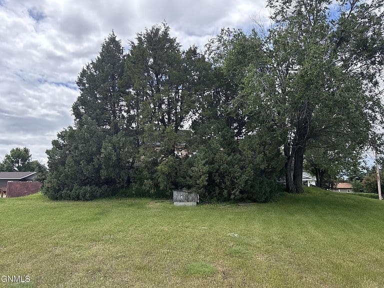 165 Country Club Ave photo 3