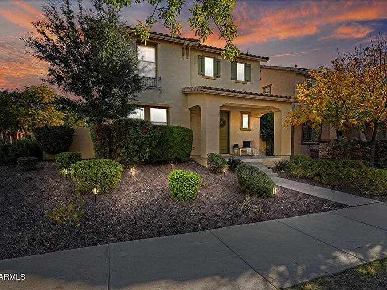 2387 N Heritage St photo 2