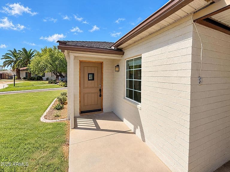 542 W LEWIS Avenue photo 3