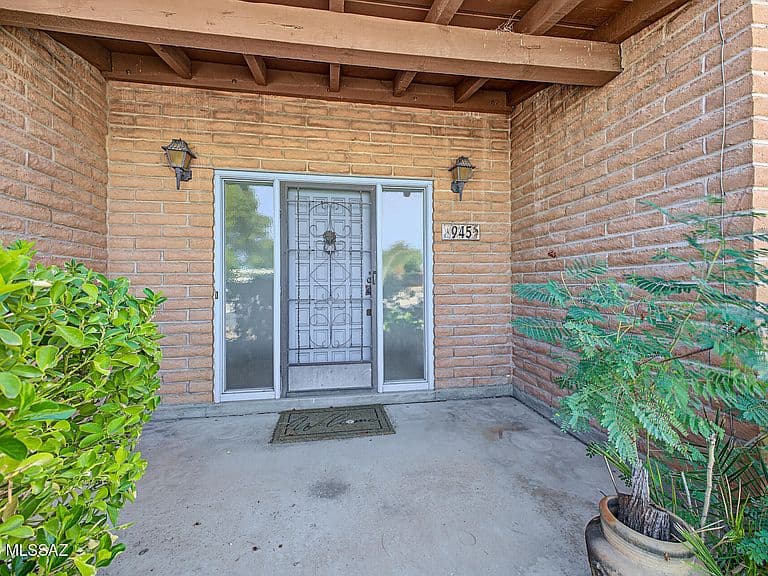945 S La Higuera photo 4