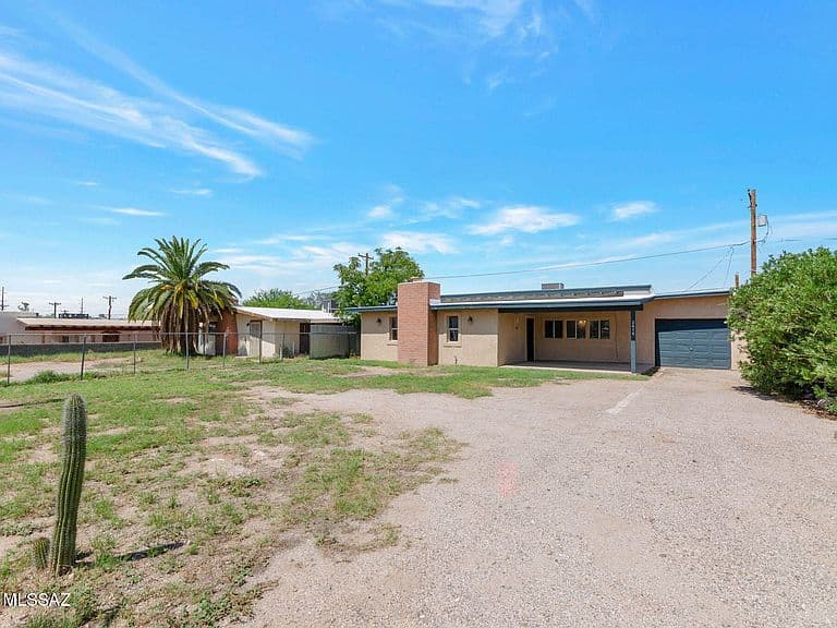 2416 S Forgeus Stra photo 1