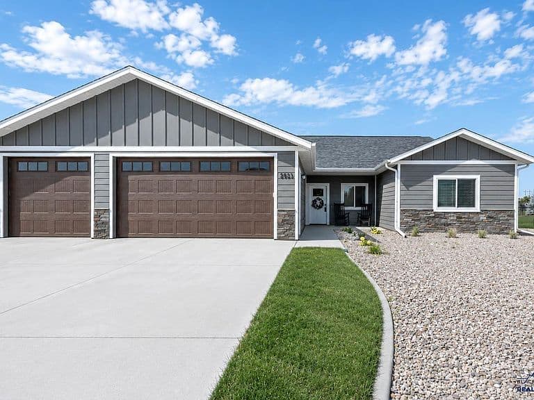 3923 Powder River Ave photo 1