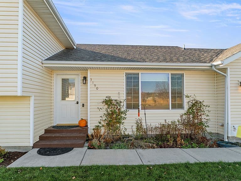 3190 Stillwell Dr photo 3