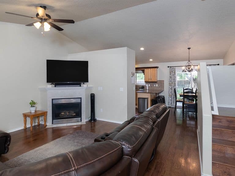 485 N Nebula Ave photo 3