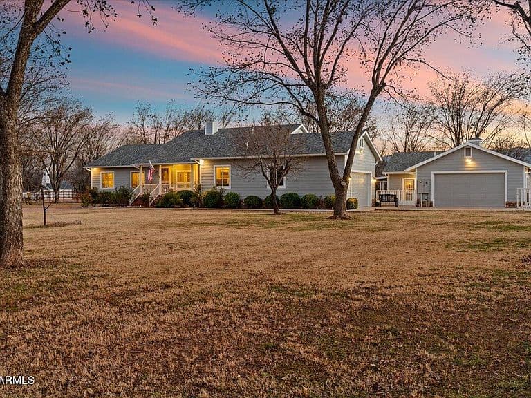 327 E QUARTERHORSE Lane E photo 5