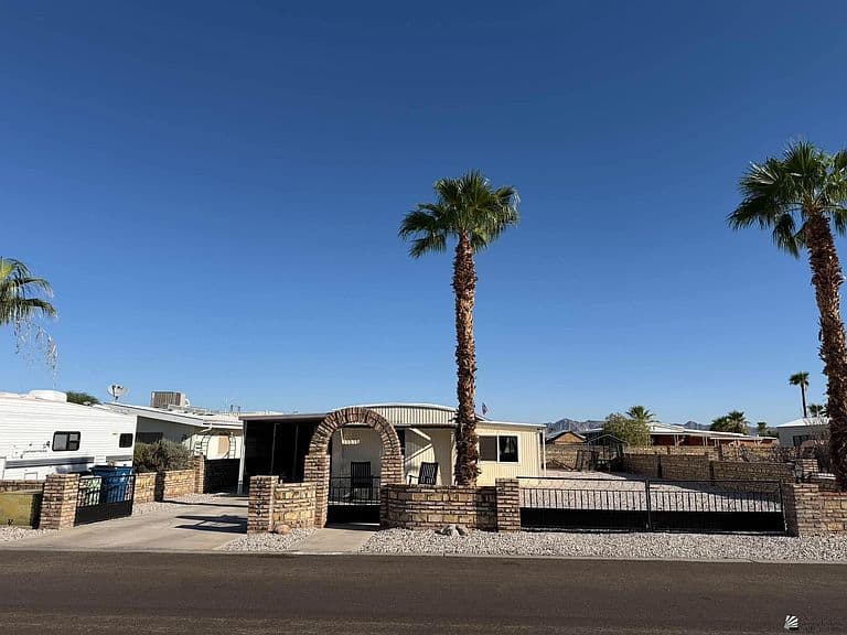 13400 E 50th Dr photo 1