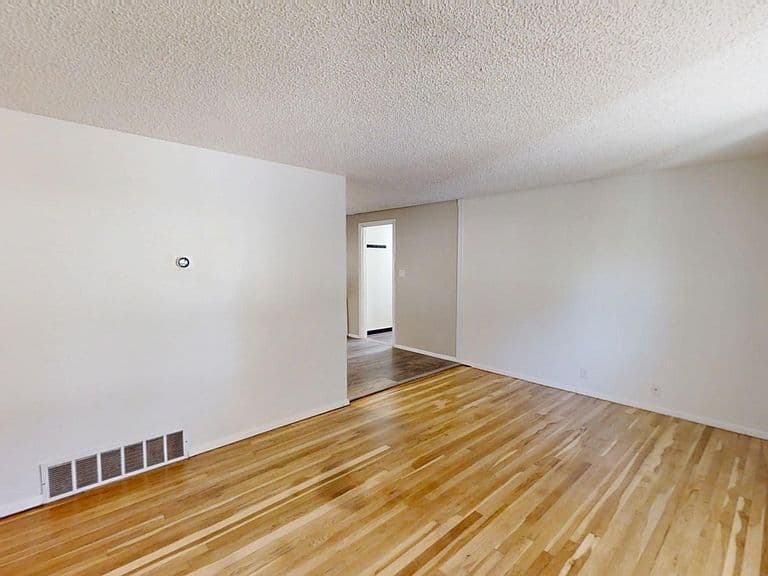 1527 Fremont Ave photo 2
