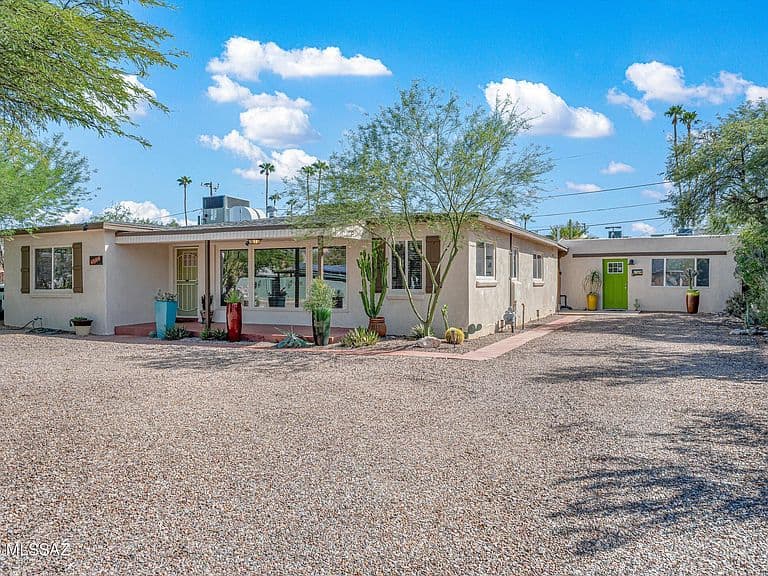 3002 E Loretta Dr photo 2