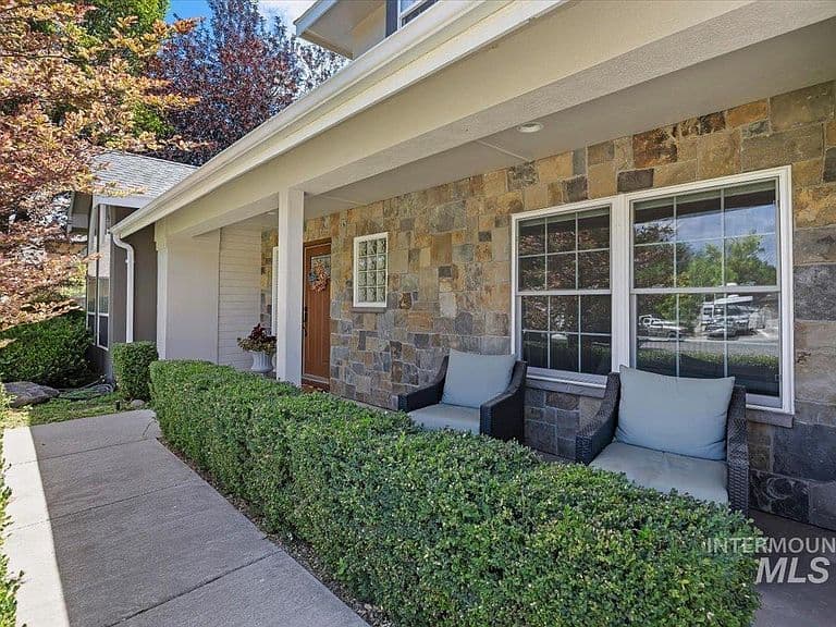 2030 Candlewood Cir photo 3