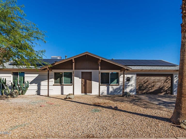 13839 N 33rd St photo 2